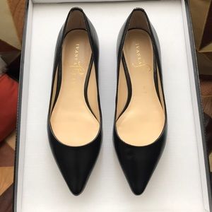 Ivanka Trump black pointy toe leather flats sz 4.5